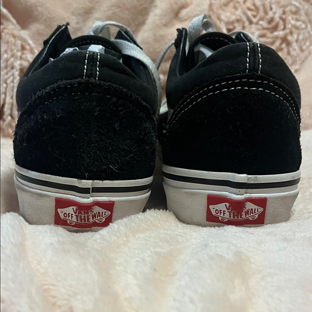 Vans sz9 Black and White Sneakers - Picture 3 of 8